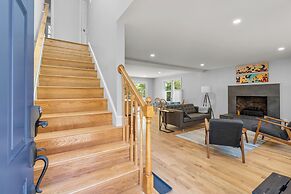 Cottage on Jenkins Pond