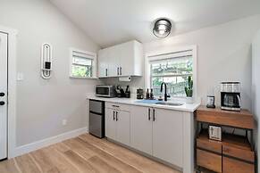 Chic Studio Walkable to Soco!