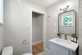 Chic Studio Walkable to Soco!