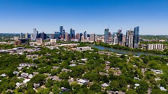 Chic Studio Walkable to Soco!