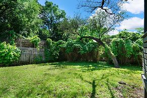 Chic Studio Walkable to Soco!