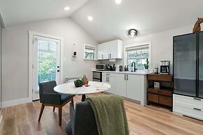 Chic Studio Walkable to Soco!