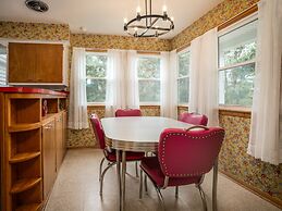 The Doctors Inn Lake Geneva Escape for 8!