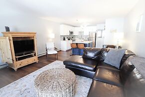 Sun Sung Cozy Condo A Stylish Escape for 4!