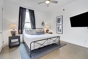 Centennial Park Condo Near Broadway Sleeps 4
