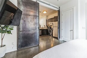 Centennial Park Condo Near Broadway Sleeps 4