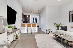 Centennial Park Condo Near Broadway Sleeps 4