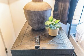 Centennial Park Condo Near Broadway Sleeps 4