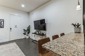 Centennial Park Condo Near Broadway Sleeps 4