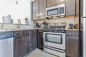 Centennial Park Condo Near Broadway Sleeps 4