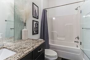 Centennial Park Condo Near Broadway Sleeps 4