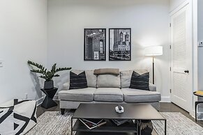 Centennial Park Condo Near Broadway Sleeps 4