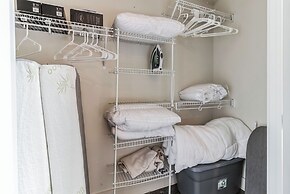 Centennial Park Condo Near Broadway Sleeps 4