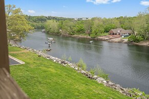 Peaceful Lakeview Escape - For 6