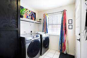 Graffiti and Glam Wonderland