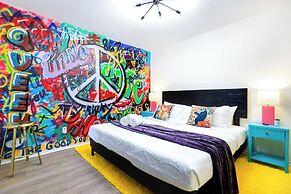 Graffiti and Glam Wonderland