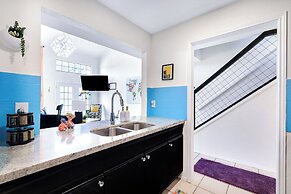 Graffiti and Glam Wonderland