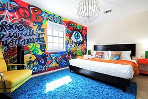 Graffiti and Glam Wonderland