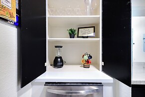 Graffiti and Glam Wonderland