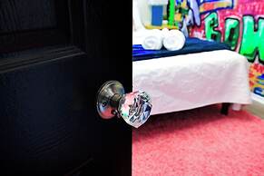 Graffiti and Glam Wonderland