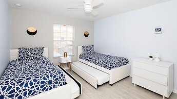 Sunset Chic at Paradise Palms