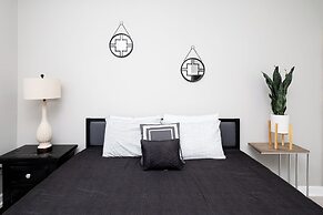 Sunset Chic at Paradise Palms