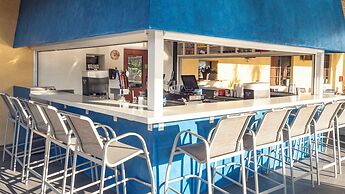 Sunset Chic at Paradise Palms