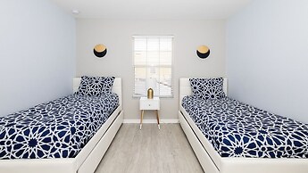 Sunset Chic at Paradise Palms