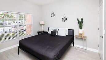 Sunset Chic at Paradise Palms