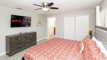 Sunset Chic at Paradise Palms