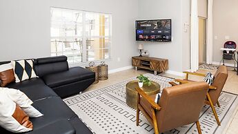 Sunset Chic at Paradise Palms