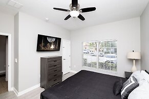 Sunset Chic at Paradise Palms