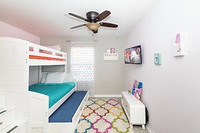 Sunset Chic at Paradise Palms