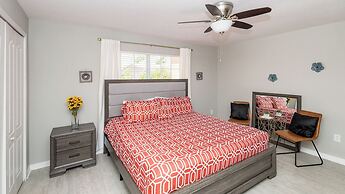 Sunset Chic at Paradise Palms