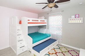 Sunset Chic at Paradise Palms