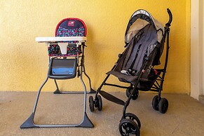 Sunset Chic at Paradise Palms