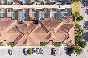 Sunset Chic at Paradise Palms