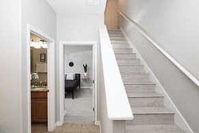 Sunset Chic at Paradise Palms