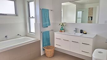 Coastal Home just 300m from the Beach