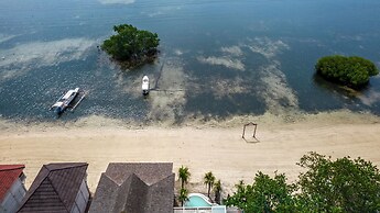 Sunset Beach Wood Villa