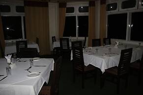 Grand Continental Hotel Gilgit