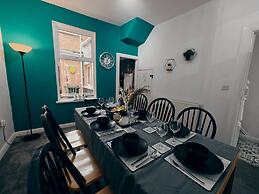 4BR Ravenhill Modern Home