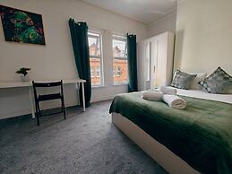 4BR Ravenhill Modern Home