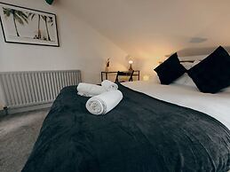 4BR Ravenhill Modern Home