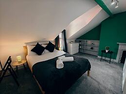 4BR Ravenhill Modern Home