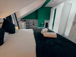 4BR Ravenhill Modern Home