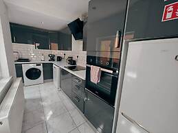 4BR Ravenhill Modern Home