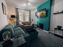 4BR Ravenhill Modern Home