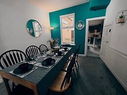 4BR Ravenhill Modern Home