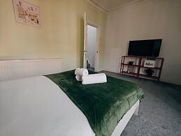 4BR Ravenhill Modern Home